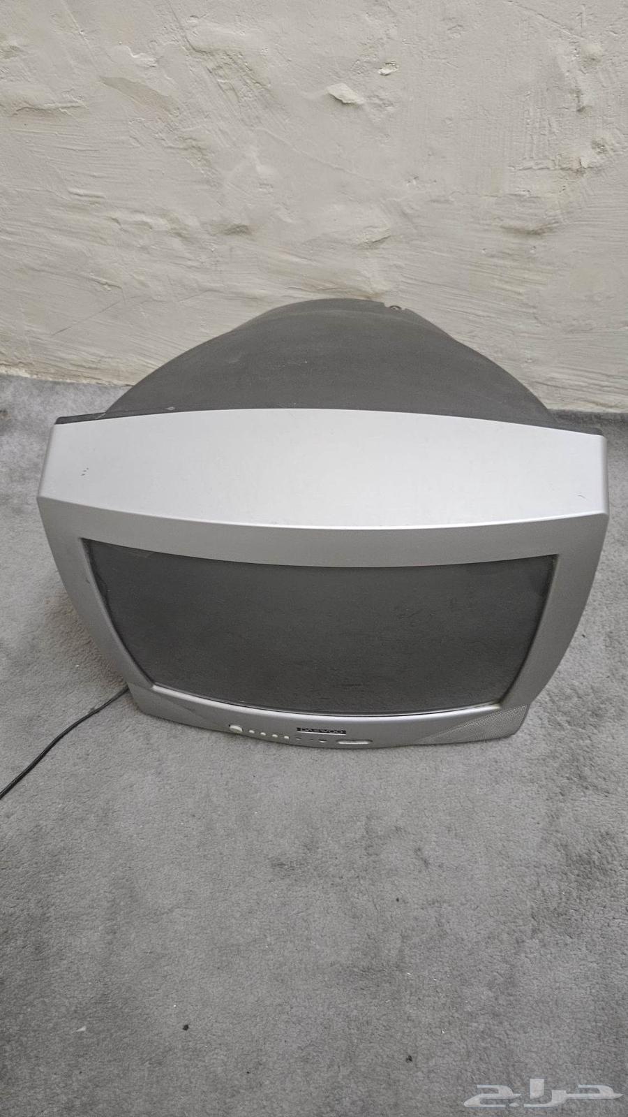 تلفزيون قديم للبيع بسعر معقول تراثي64426792832770110