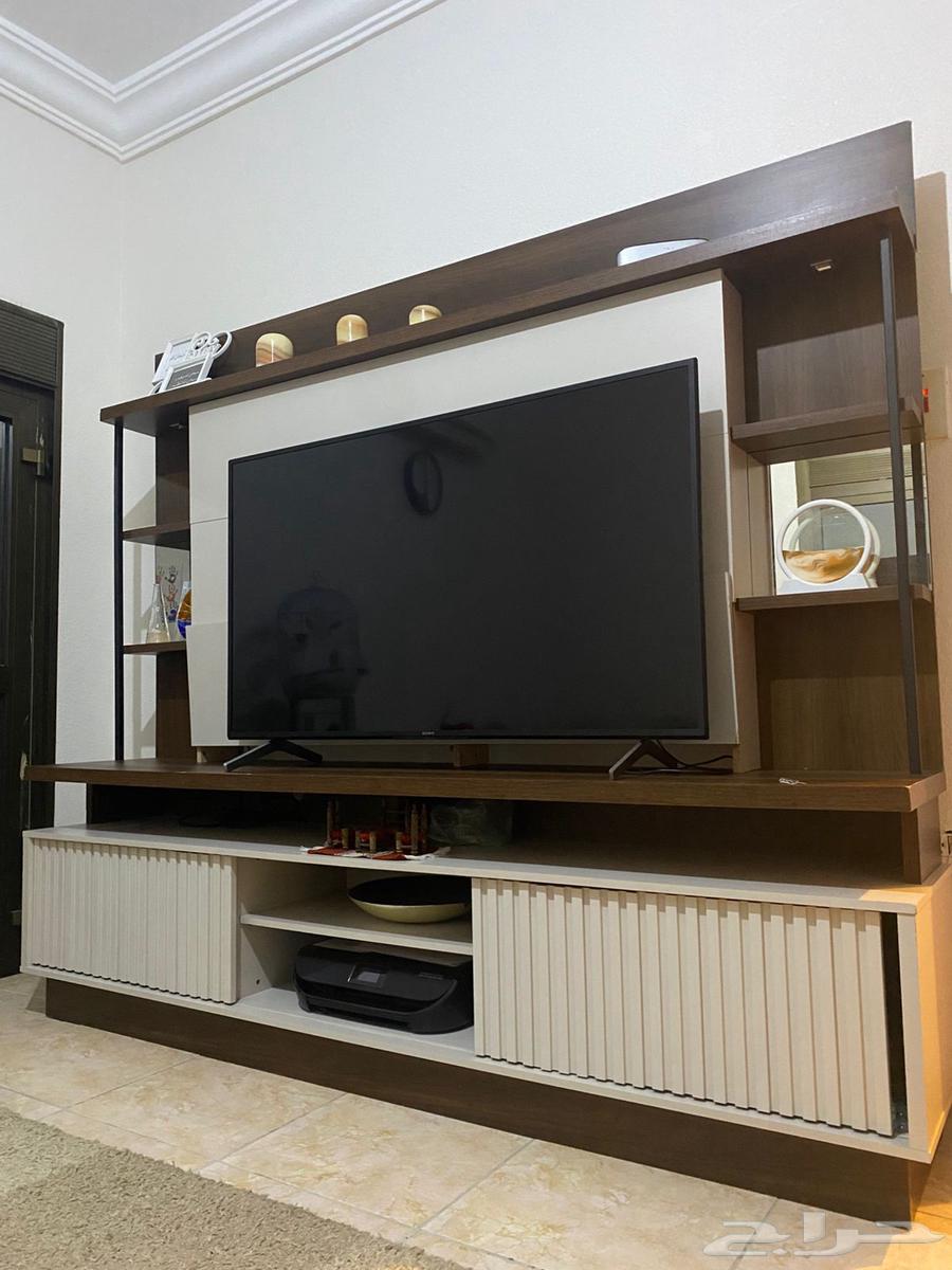 خزانة تلفزيون مودرن شبه جديدة من هوم بوكس64433417786626110