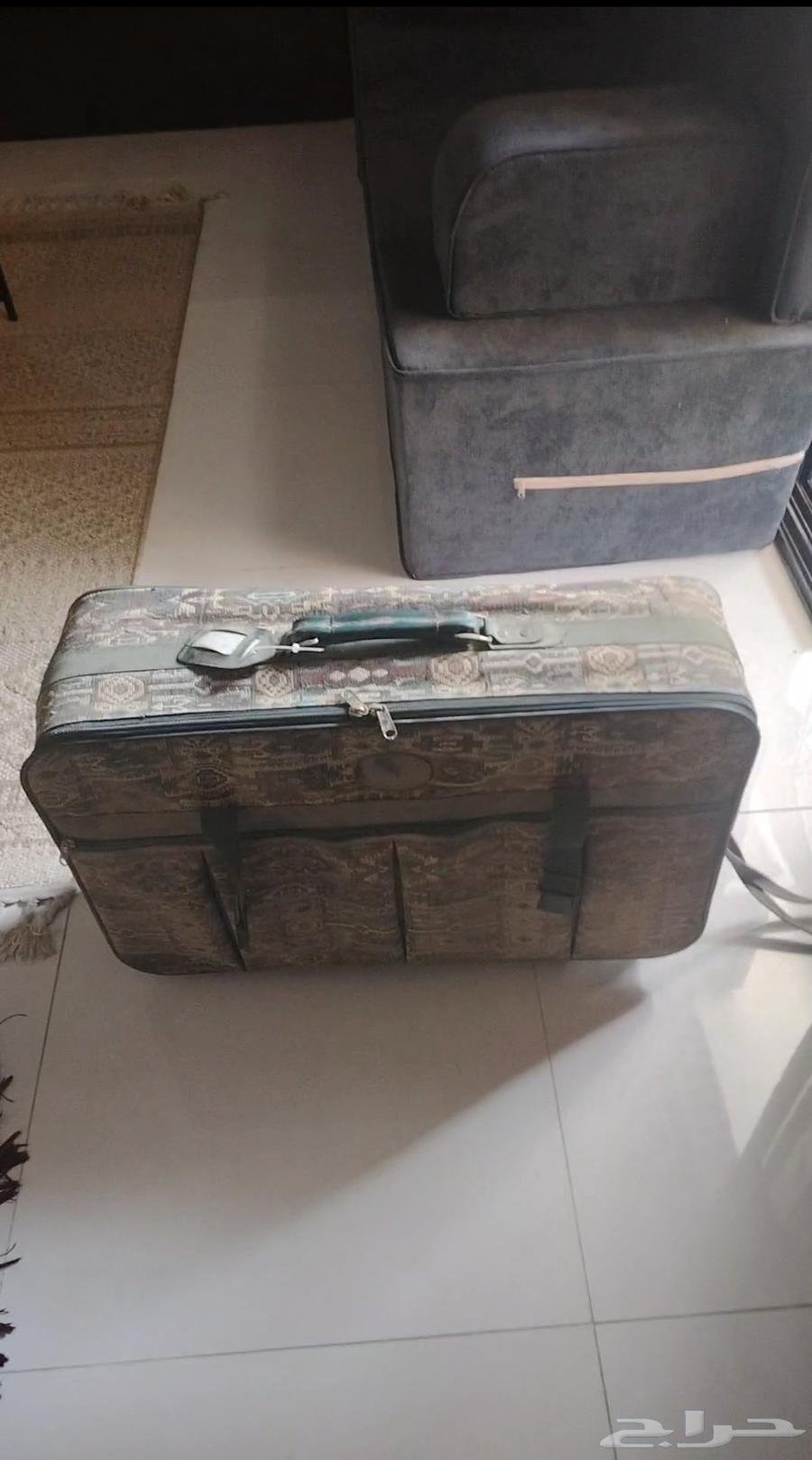 شنطة كبيرة قديمة64429357372418110