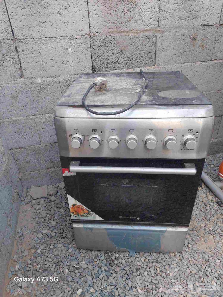 للبيع فرن كهرباء فقط شبه جديد .وكيمراء كهرب وطاقه شمسيه64426375895171112