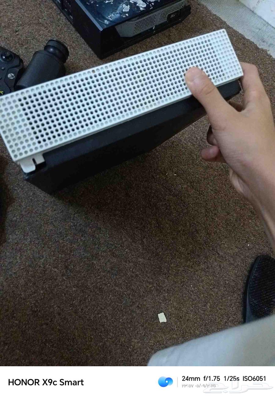 I'm selling an Xbox, if you're in Riyadh and interested, WhatsApp me64433498925057111