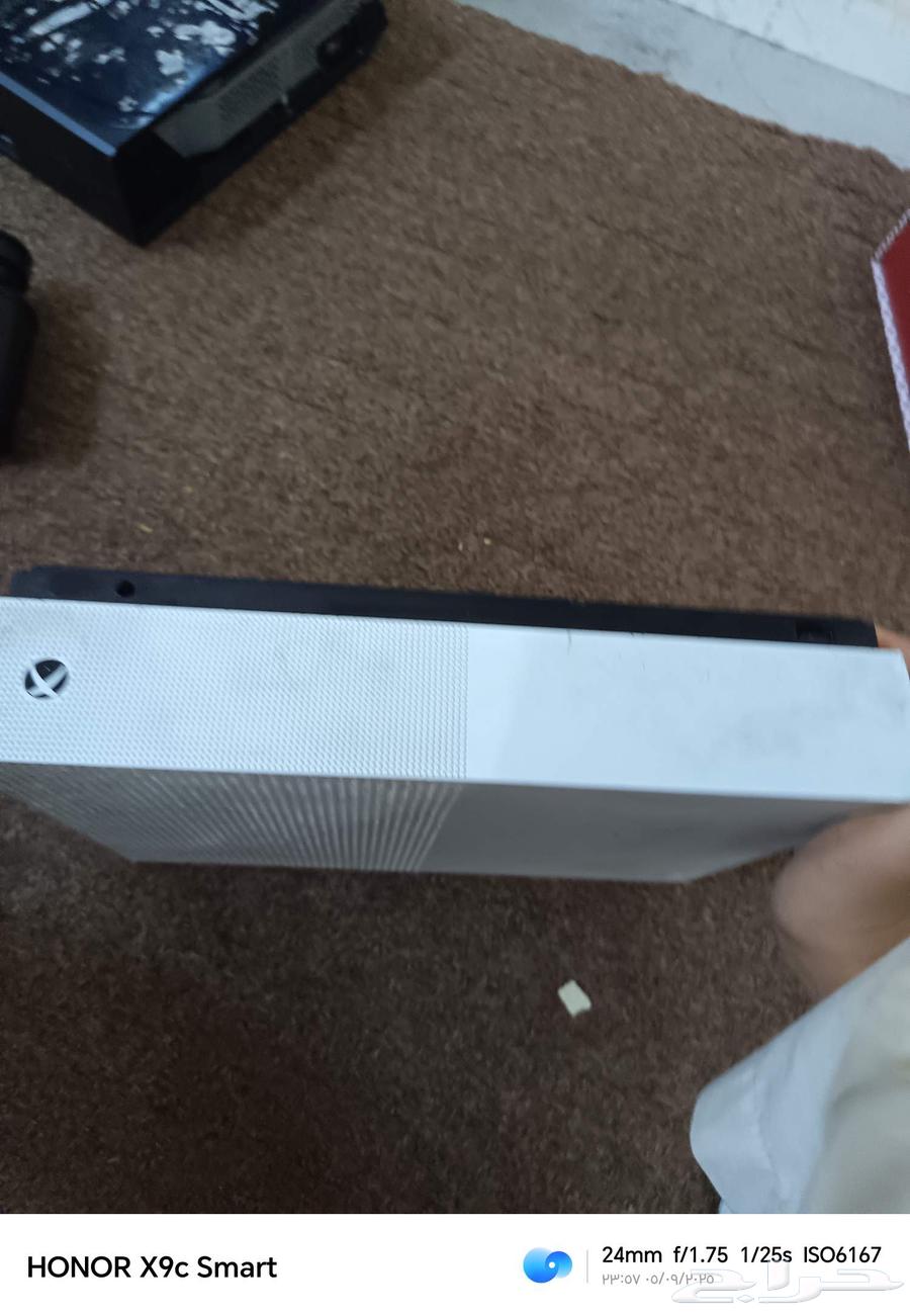 I'm selling an Xbox, if you're in Riyadh and interested, WhatsApp me64433498925057110