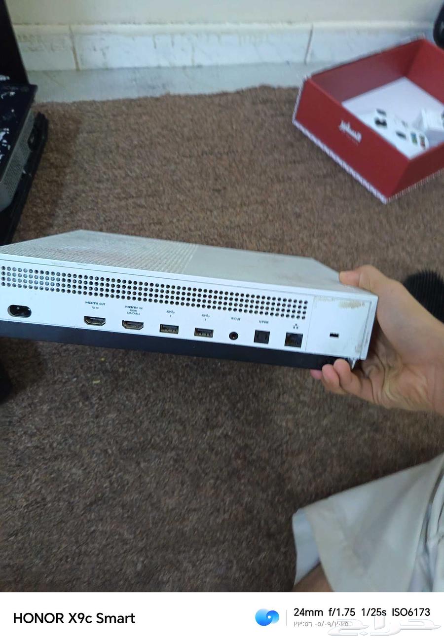 I'm selling an Xbox, if you're in Riyadh and interested, WhatsApp me64433498925057114