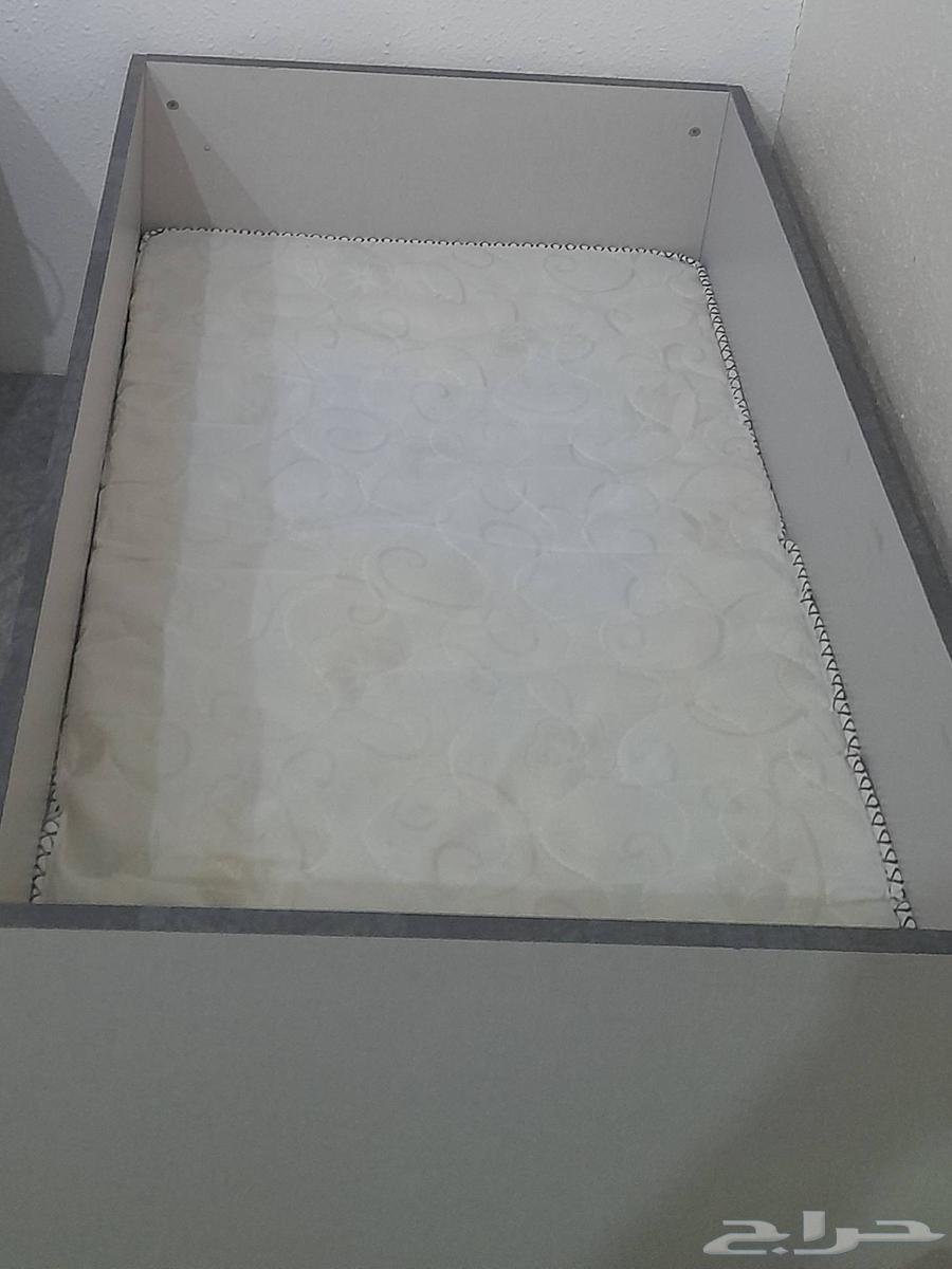 سرير اطفال 80 سم استعمال شهرين فقط . السعر 28064428026490754111
