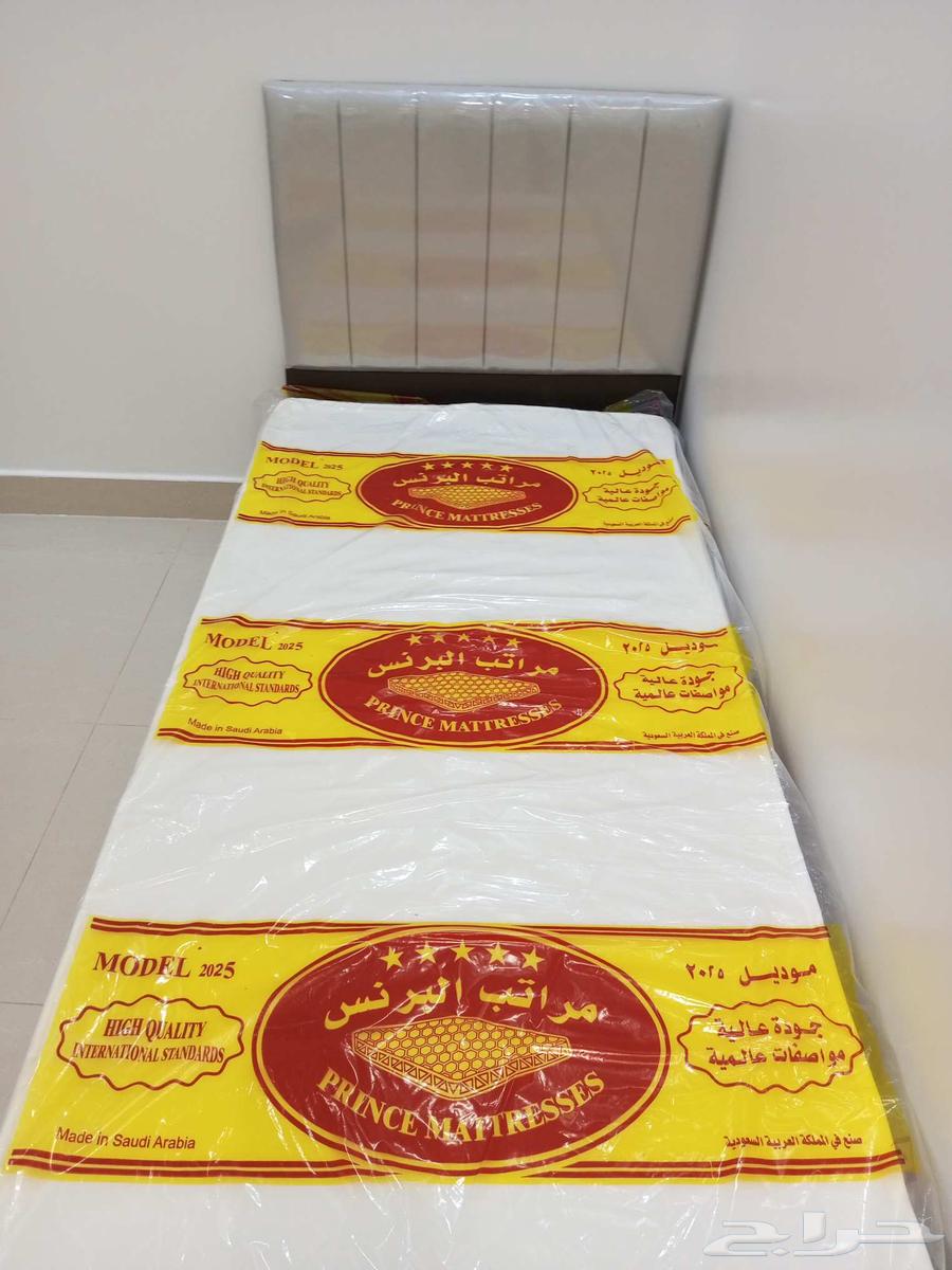 Mattresses, beds, blankets, bed sheets, furniture delivery, workers64430859997313110