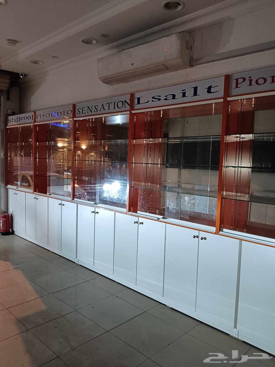 دواليب خشب و زجاج محل زينة64429451812097110