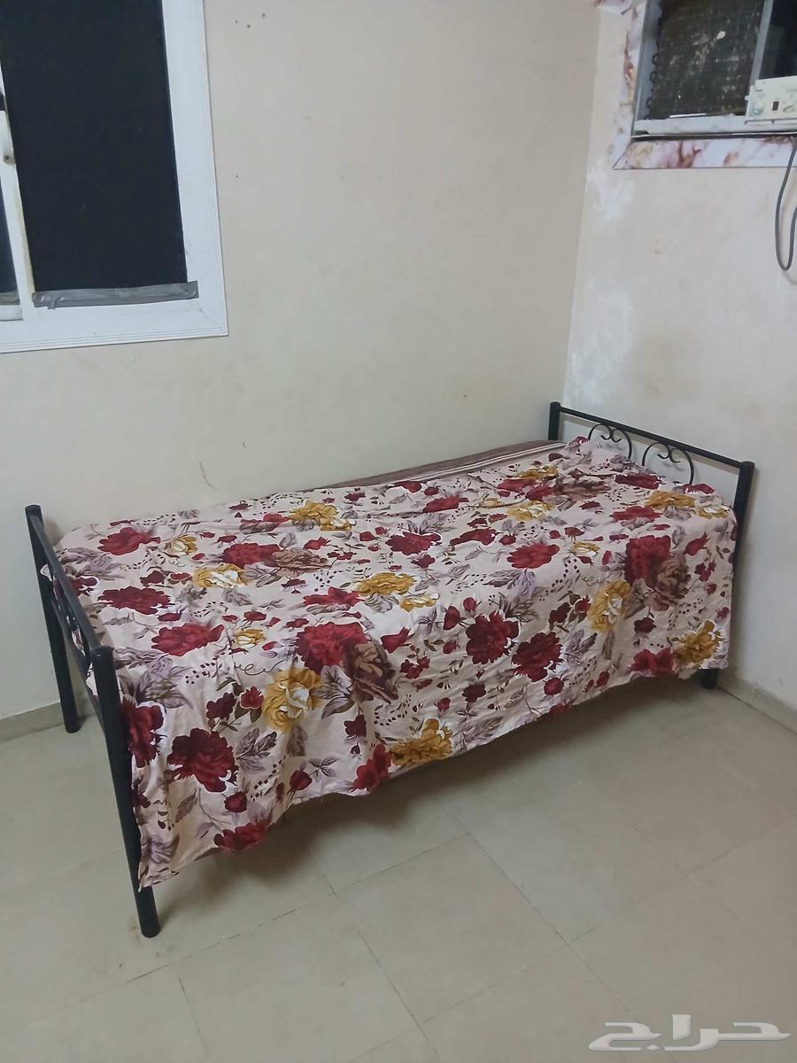 Furniture for sale: bed, refrigerator, screen, projector, and air conditioner64431786398081112