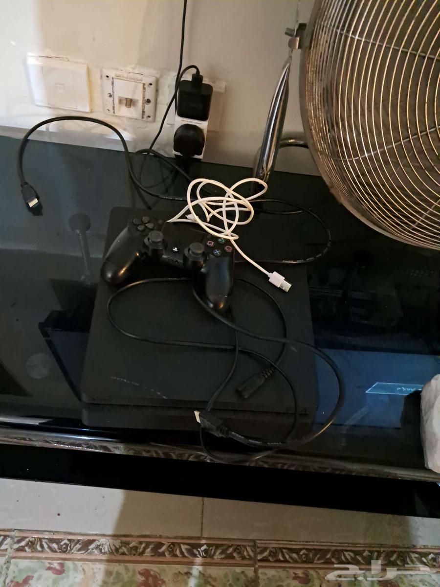 Sony 4 I bought for 1200, I want to sell for 800 SAR, used for a year or less64429843075458110