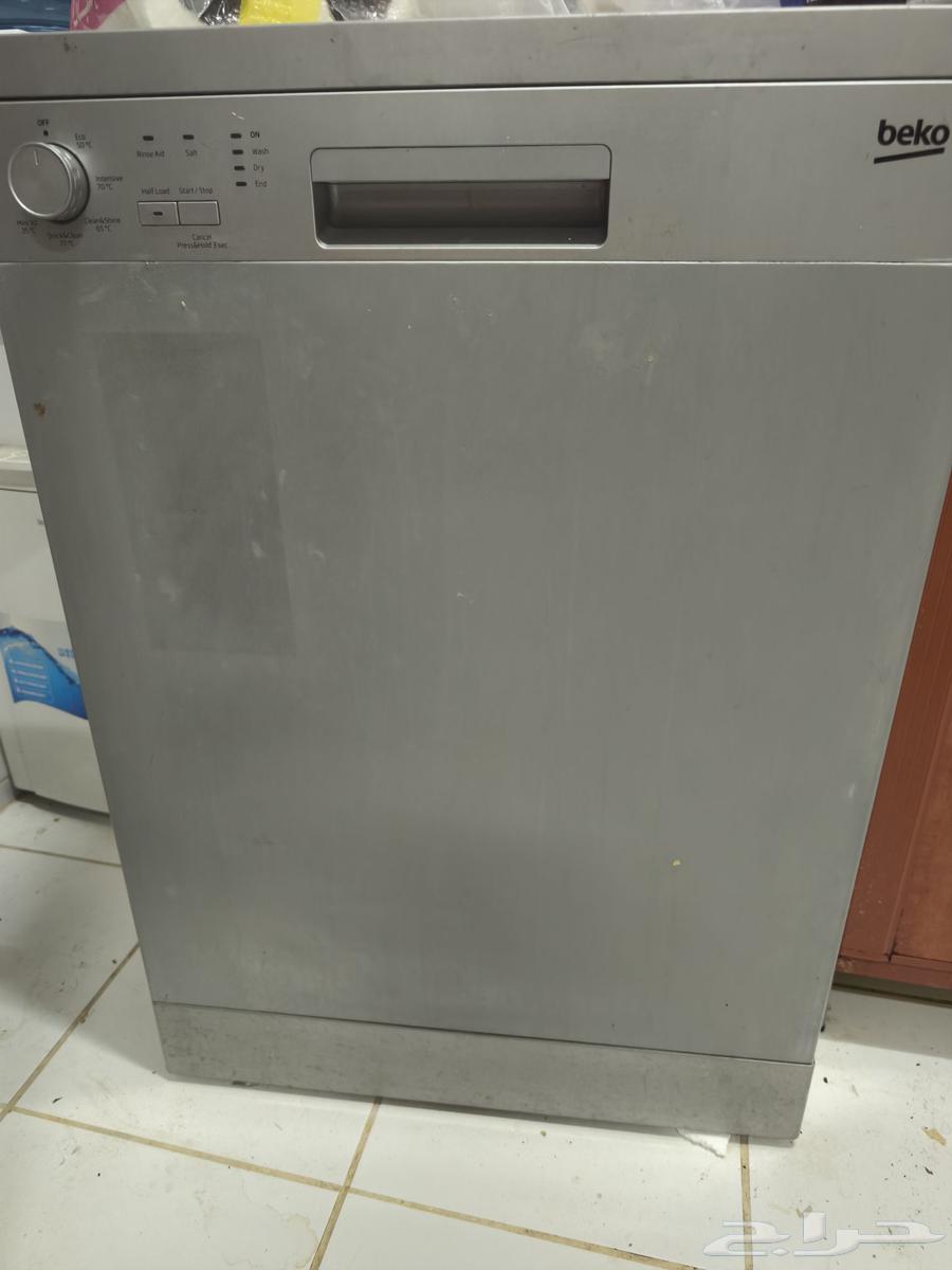 صالون مكون من كنبة 3 كنبة 2 و2 كرسى حالة جيدة مع غسالة اطباق64431767806979114