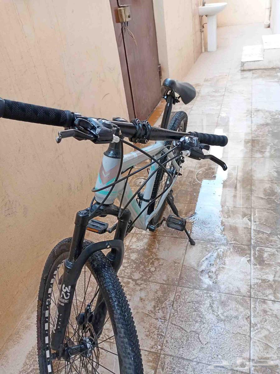 New sports bike, used for 3 weeks, in exceptional condition and not abused64429923303555112