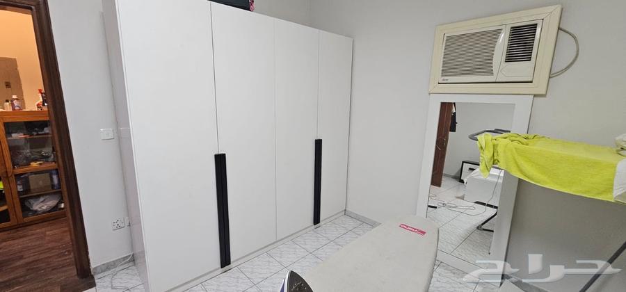 سرير مع دولاب و مراية وكمدينة64432632567938111