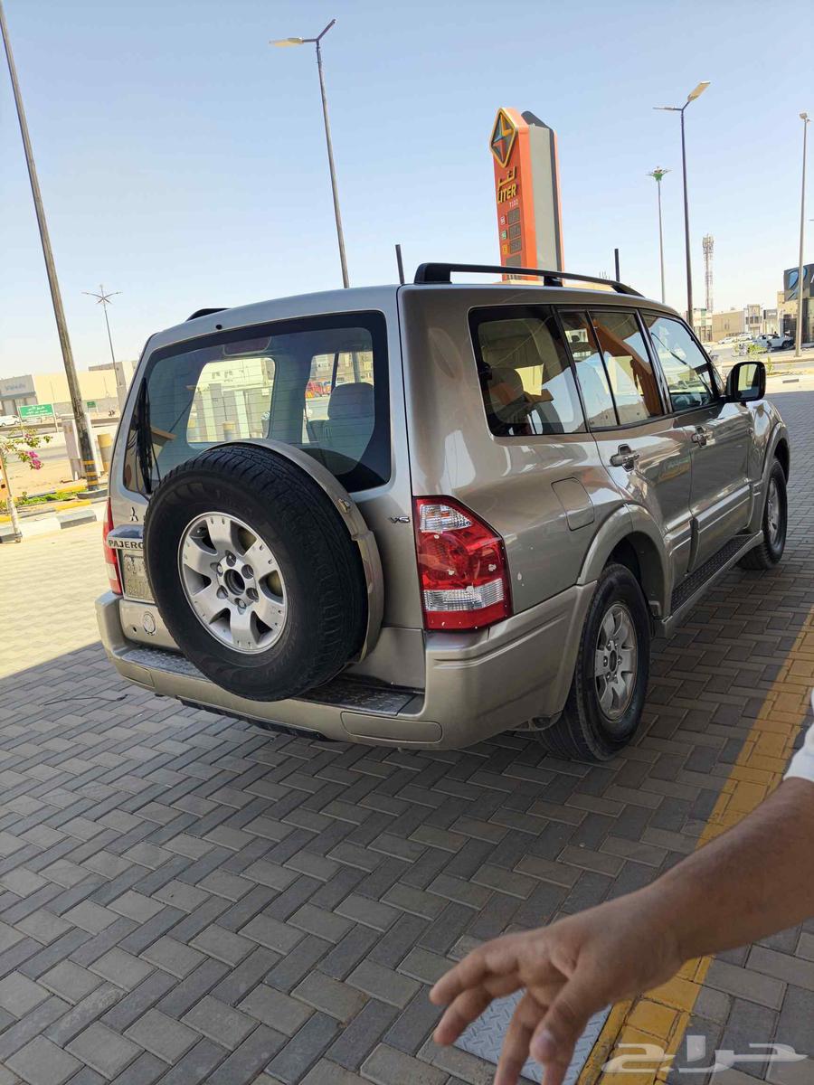 جيب ميتسوبيشي باجيرو للبيع 200364590262767362112