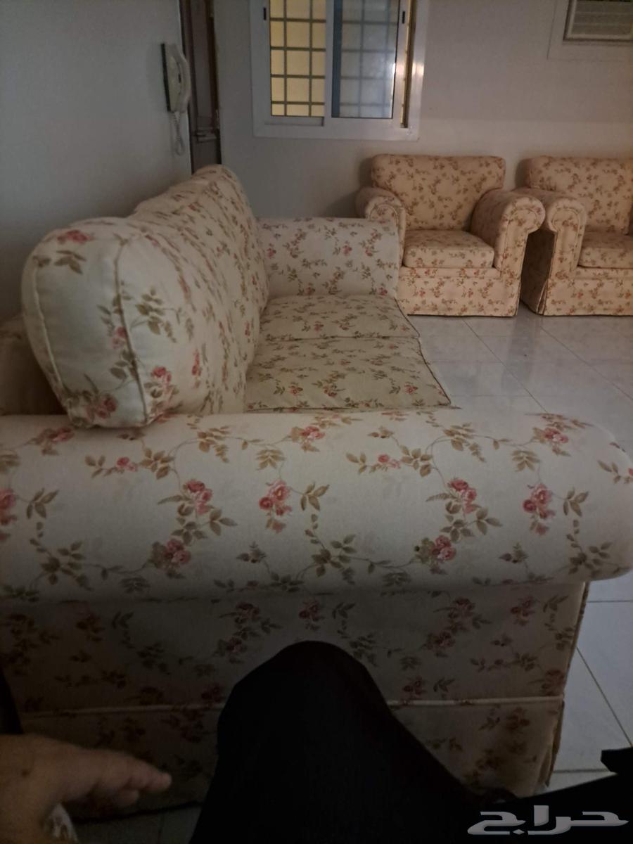 كنب بحالة ممتازة من المطلق64427852021121112