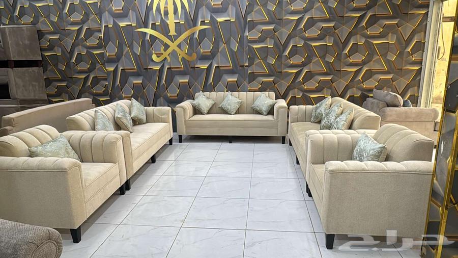 11-Person Sofa Set, Three Triple Pieces and Two Single Pieces64428820404481110