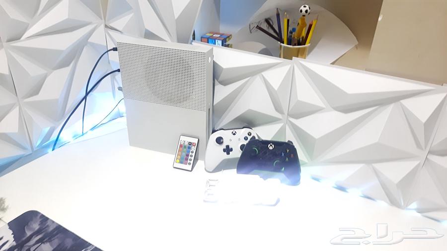 اكس بوكس مع يدتين وشاشه وطاوله للبيع64431992285059113