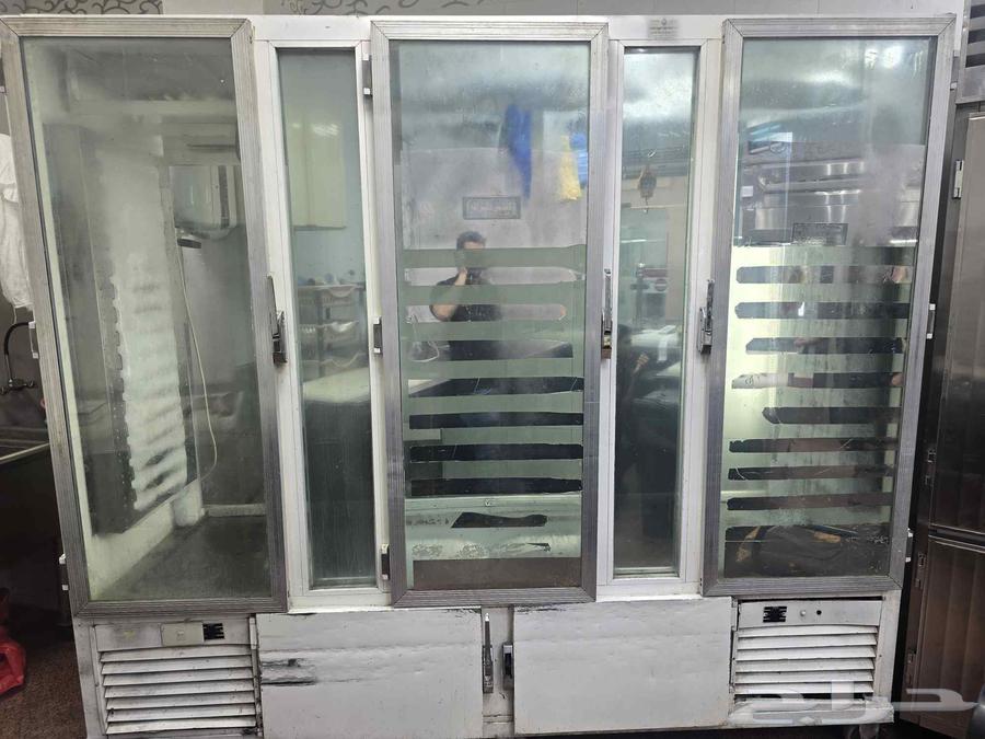 Three-door display refrigerator with two small doors at the bottom, radiator cooling64430327325441110