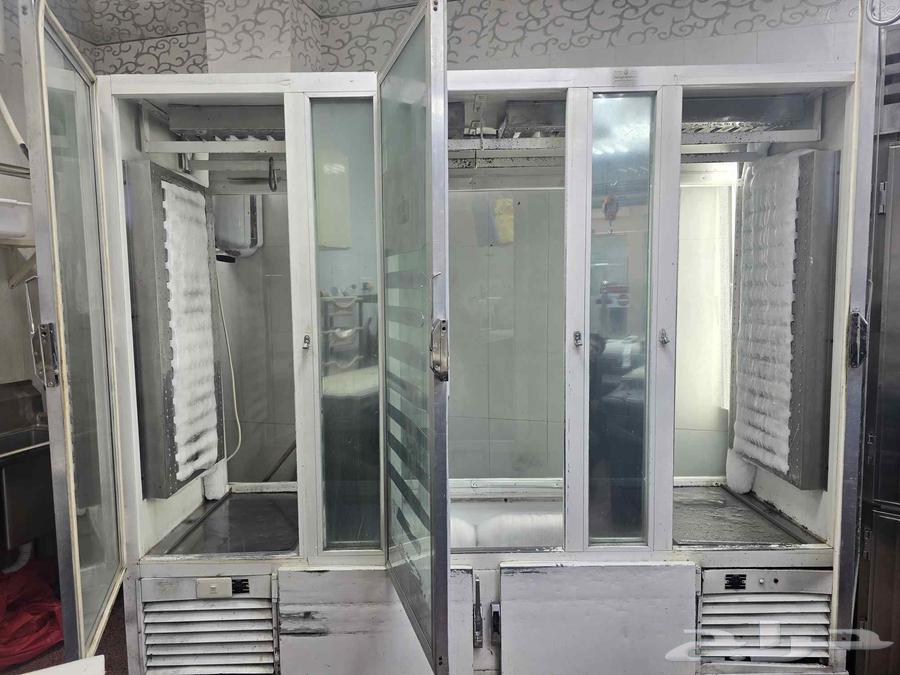 Three-door display refrigerator with two small doors at the bottom, radiator cooling64430327325441111