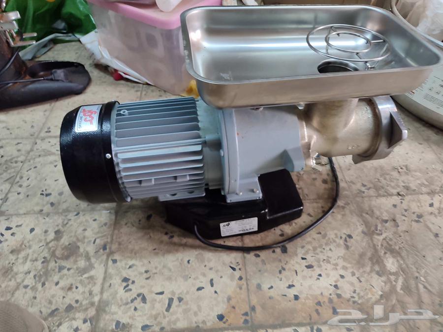 مفرمة لحم إيطالي شبه جديدة مقاس 32ماركةCgt64428496560771111