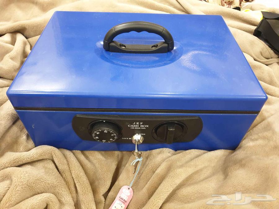 For sale cash storage box with new combination lock and key64432400249857110