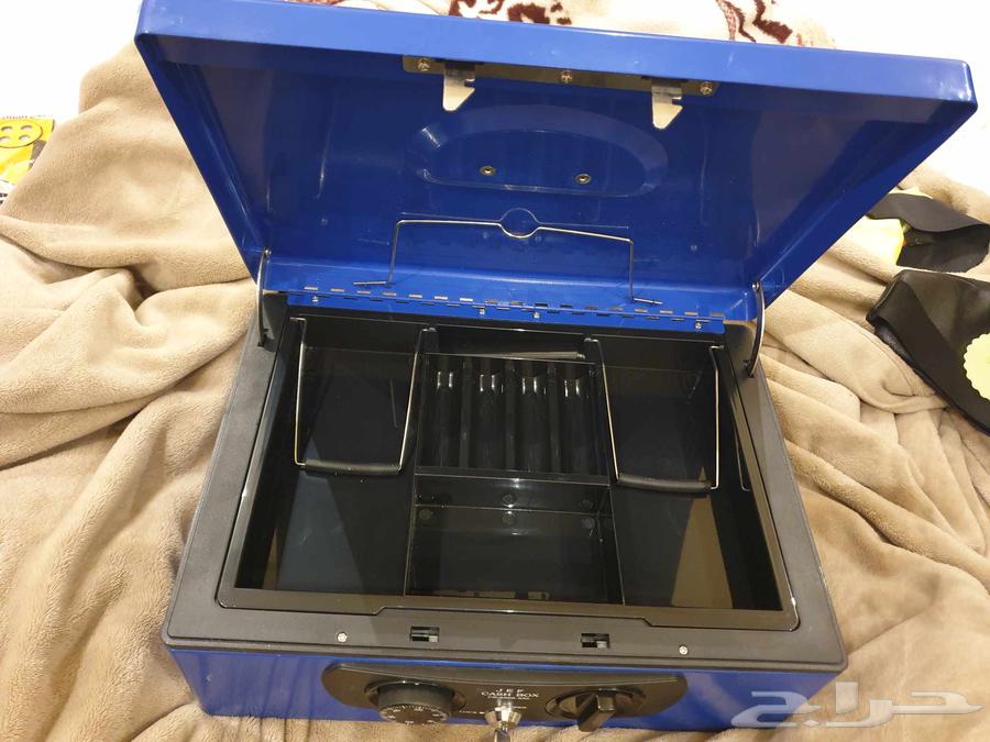 For sale cash storage box with new combination lock and key64432400249857111