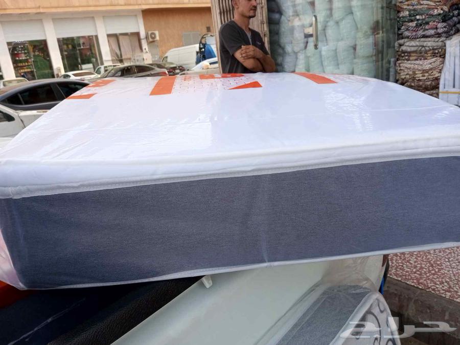 Mattresses, beds, blankets, bed sheets, furniture delivery, workers64430859997313111