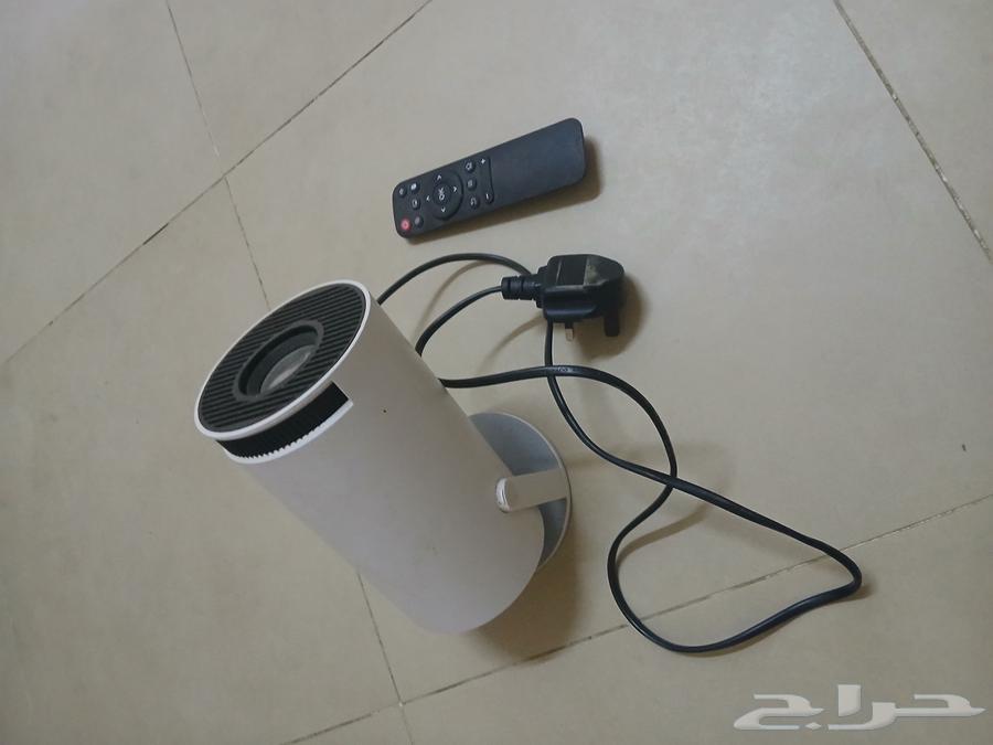 Furniture for sale: bed, refrigerator, screen, projector, and air conditioner64431786398081111