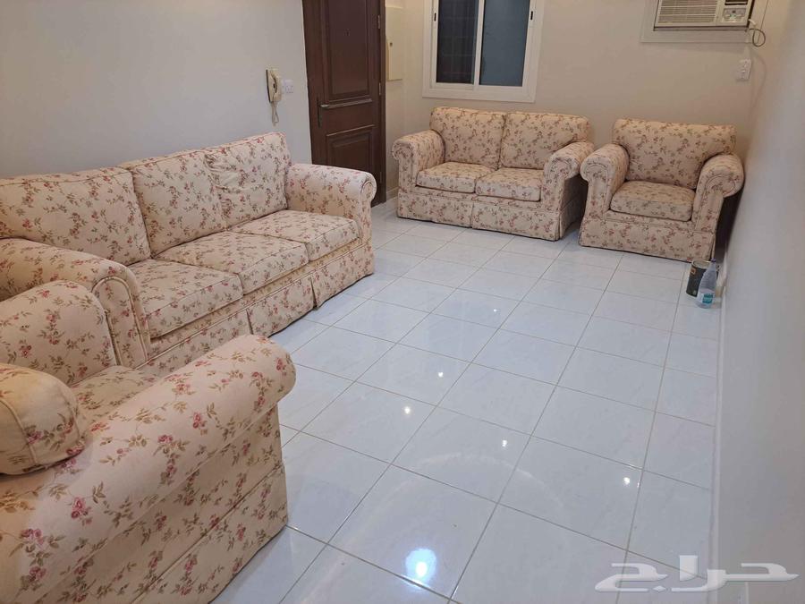 كنب بحالة ممتازة من المطلق64427852021121110