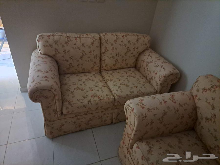 كنب بحالة ممتازة من المطلق64427852021121111