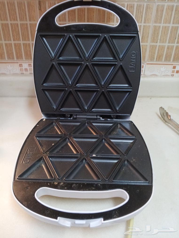 Triangle-shaped toaster64427973062529111