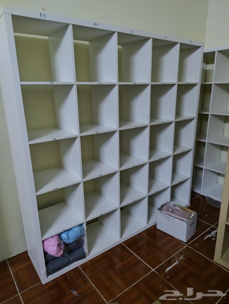 عدد 3 دولاب ايكيا شبه جديده 5x5 عدد الرفوف في الواحد 2564430394703361110
