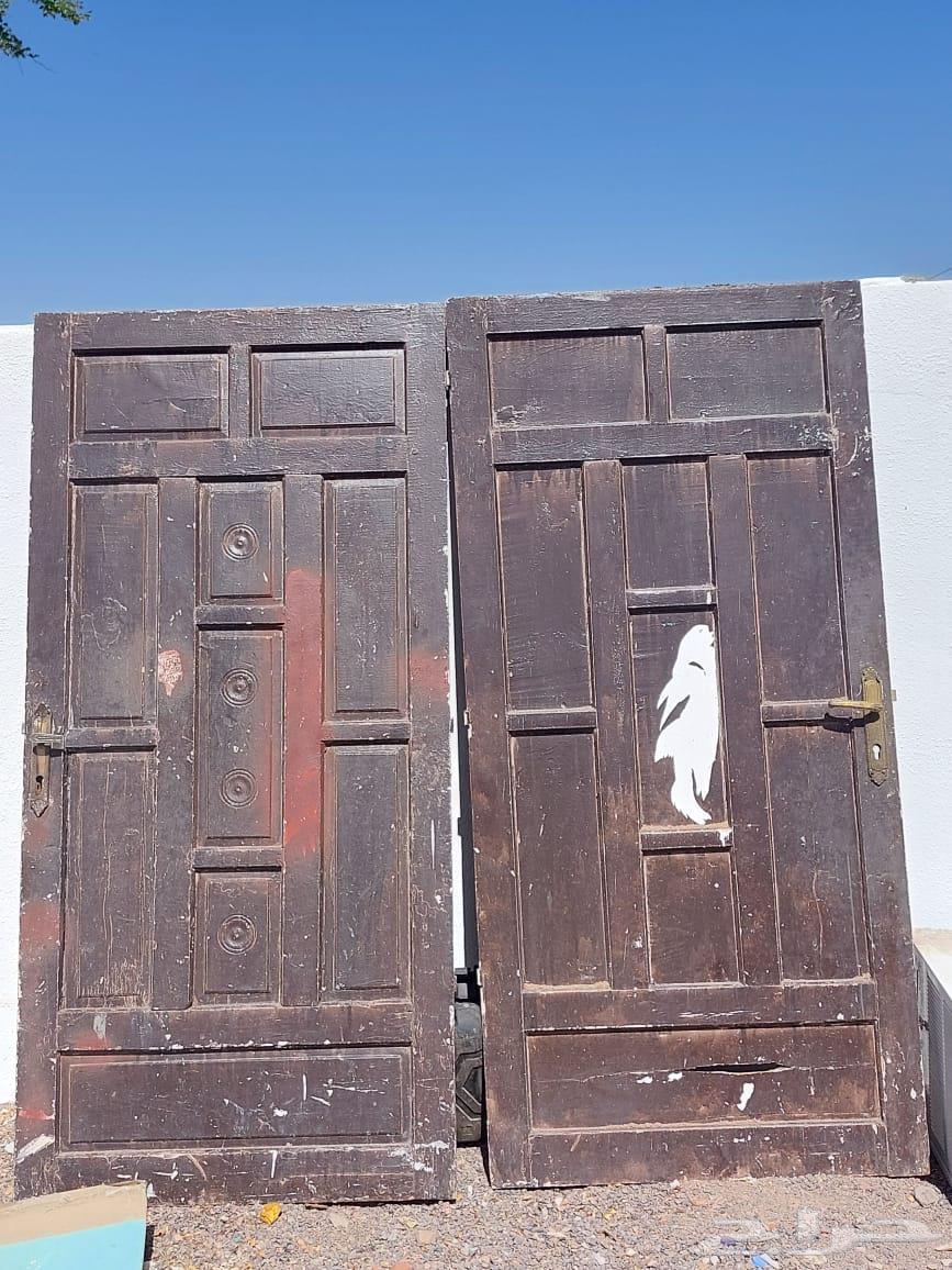 بابين خشب وشبك مكيف خارجي للبيع64427811287811111