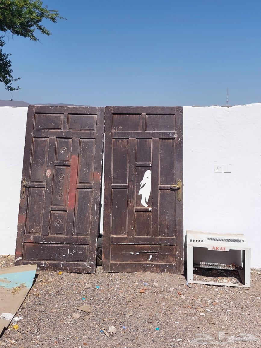 بابين خشب وشبك مكيف خارجي للبيع64427811287811110