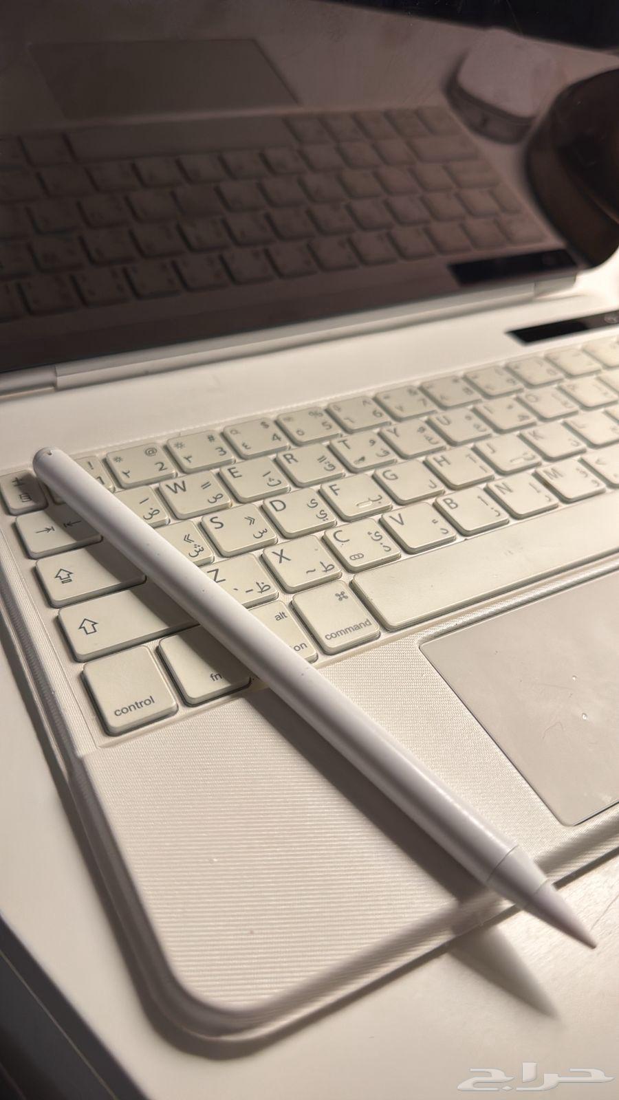 iPad Air 5th Generation with Keyboard and iPad Pen64432495948163111