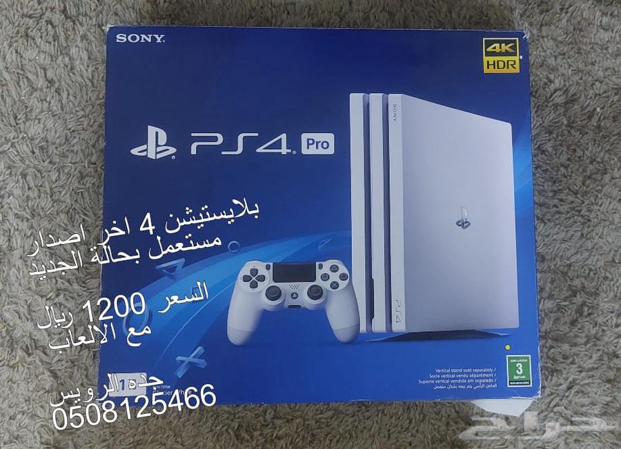 PlayStation 4 latest version with 3 controllers and a disc64433040012162110