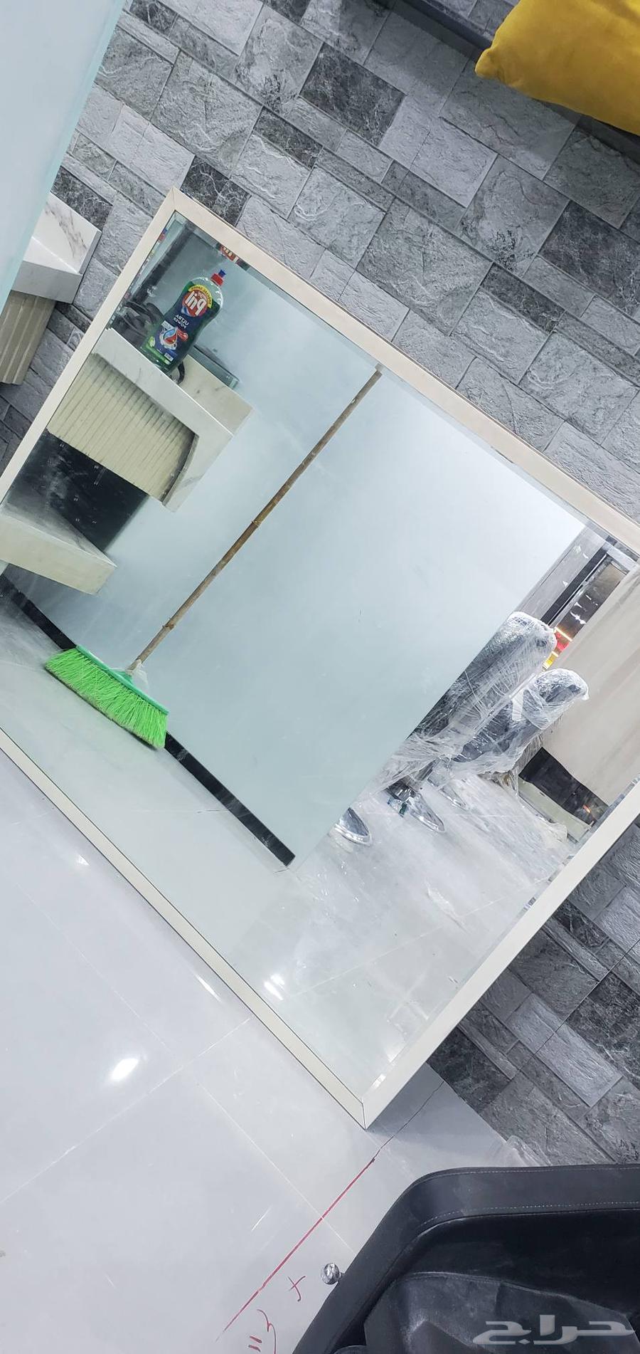 Three pieces of mirror stretched over one meter and fifty-nine millimeters64427156260099111