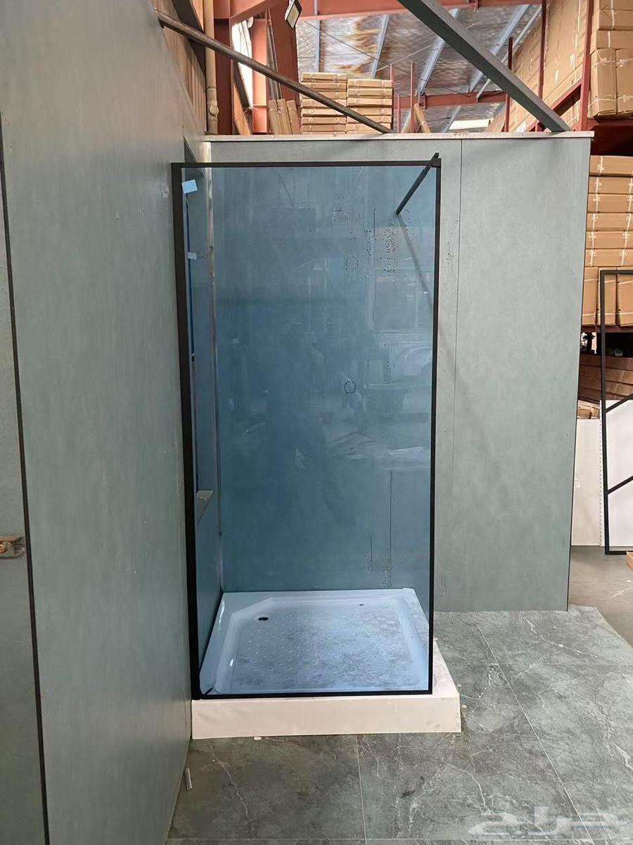 Blue and bronze glass barriers are only available with us in a complete frame64433377305090112