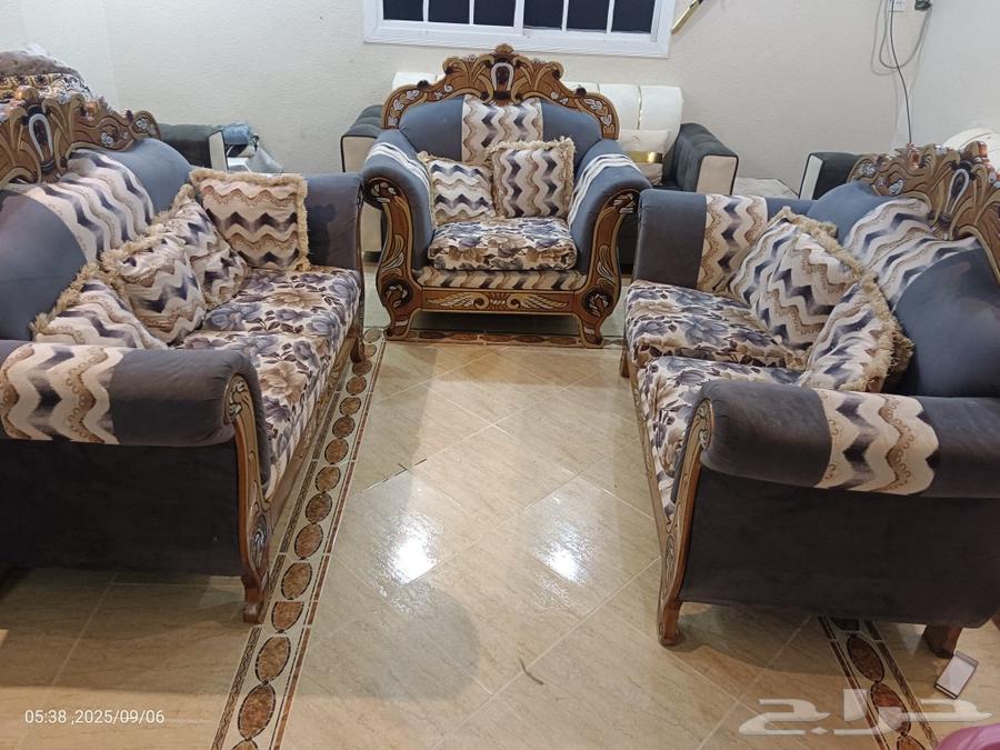 Sofa for sale to the highest bidder64435549486977110