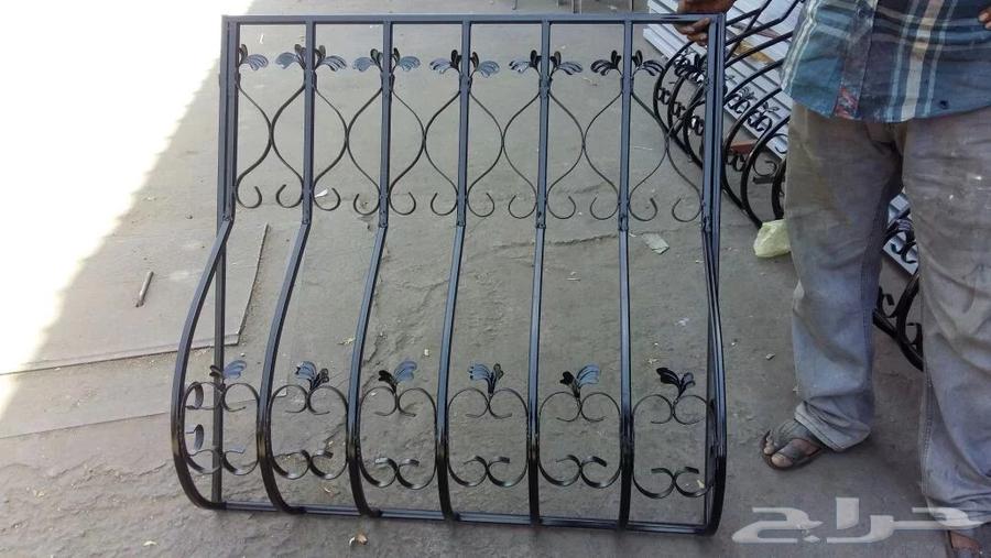 My blacksmith will fix your window, hang the zinc and nail it properly64596956330882113