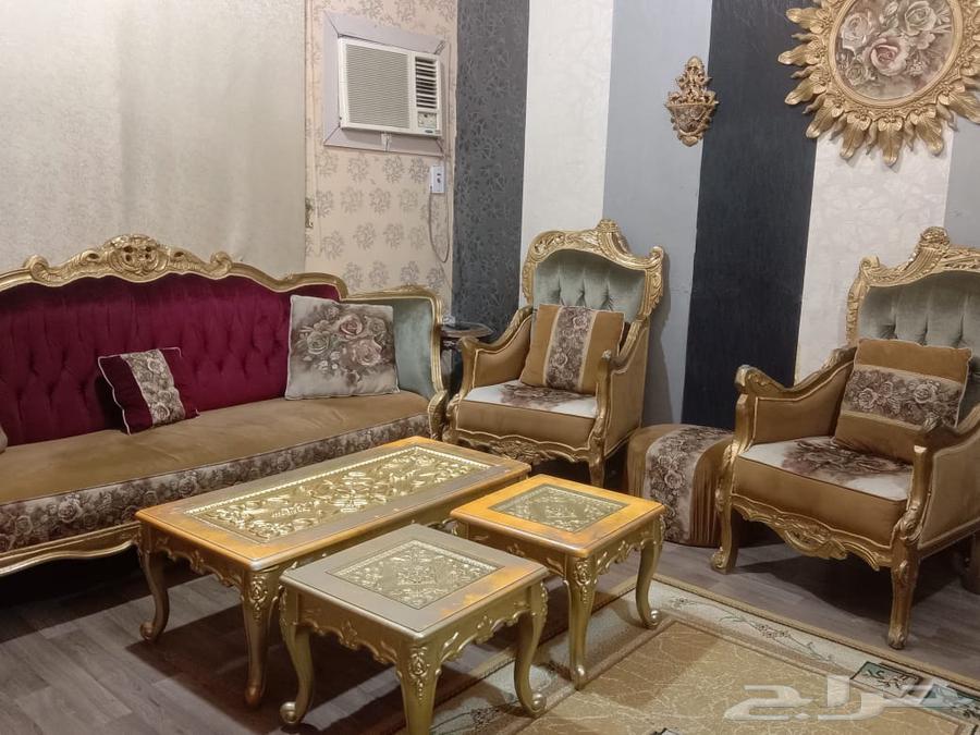 كنبة طويلة و2كراسي مفردة و4 طاولات مربعة واحدة مستطيلة وواحد64441267262849110