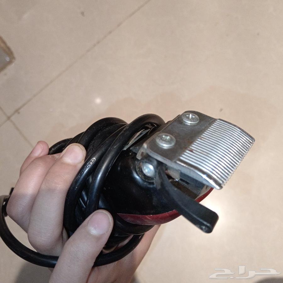 اله حلاقه قديمه تشتغل زين الماركه  nikai64436587989889112