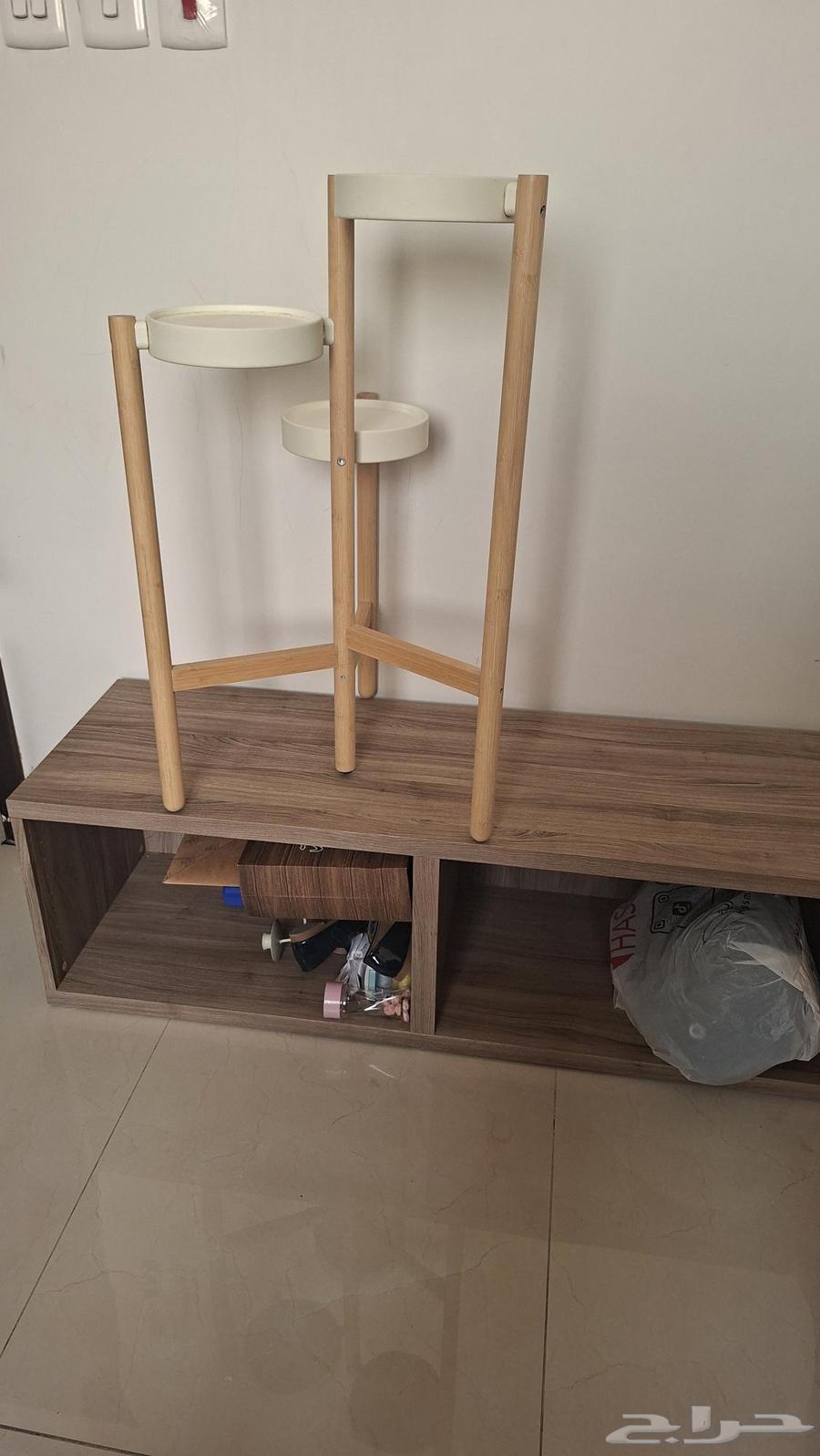 طاوله تلفاز كذالك طاوله ثلاثيه للبيع من ايكيا64437409567235111