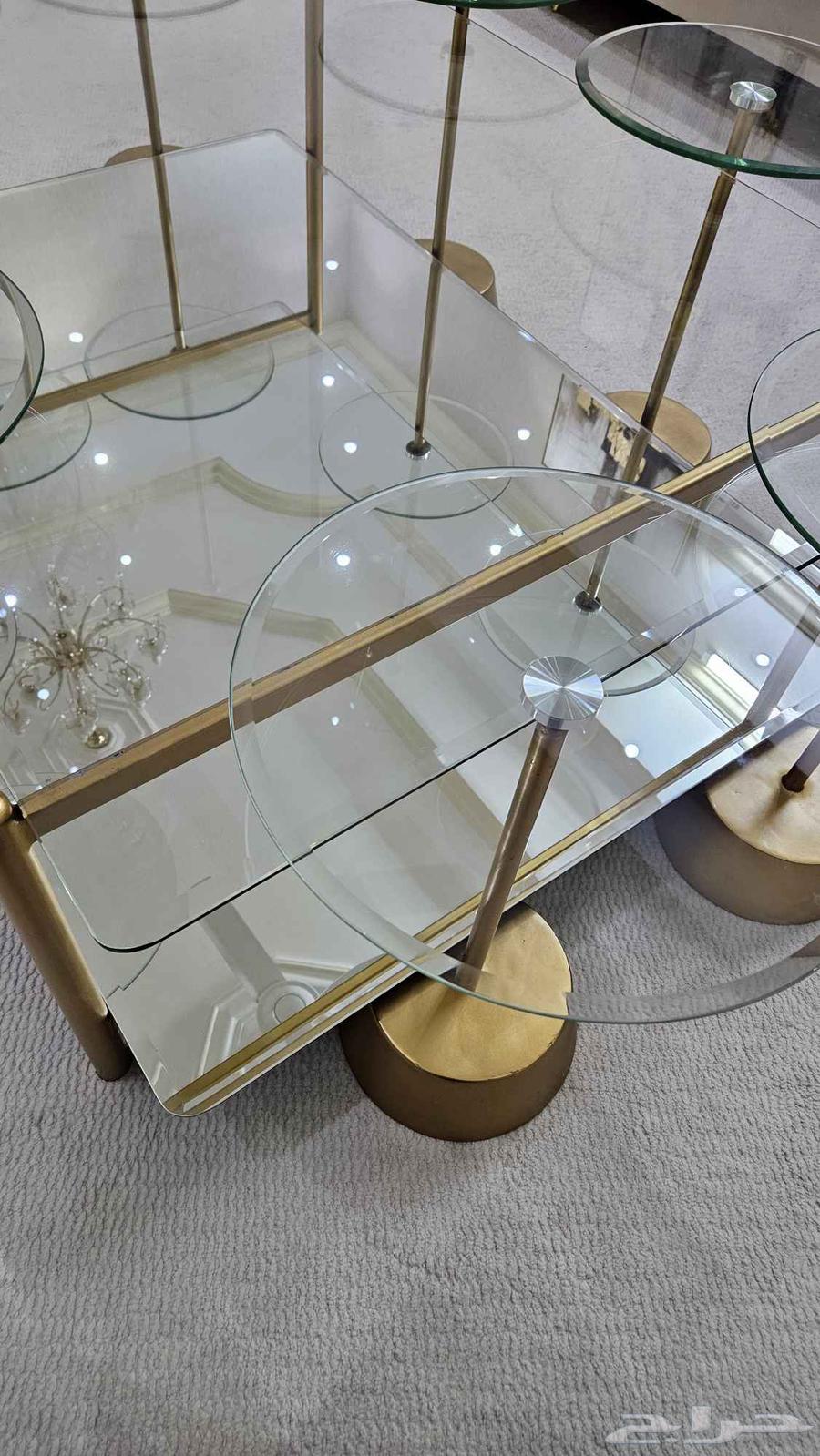Mirror and glass table64441841681538110