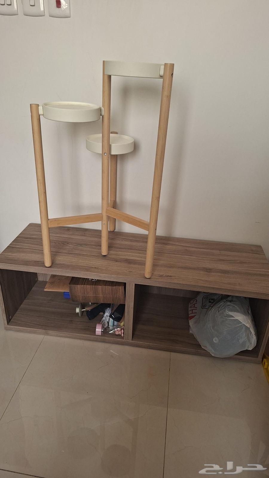 طاوله تلفاز كذالك طاوله ثلاثيه للبيع من ايكيا64437409567235110