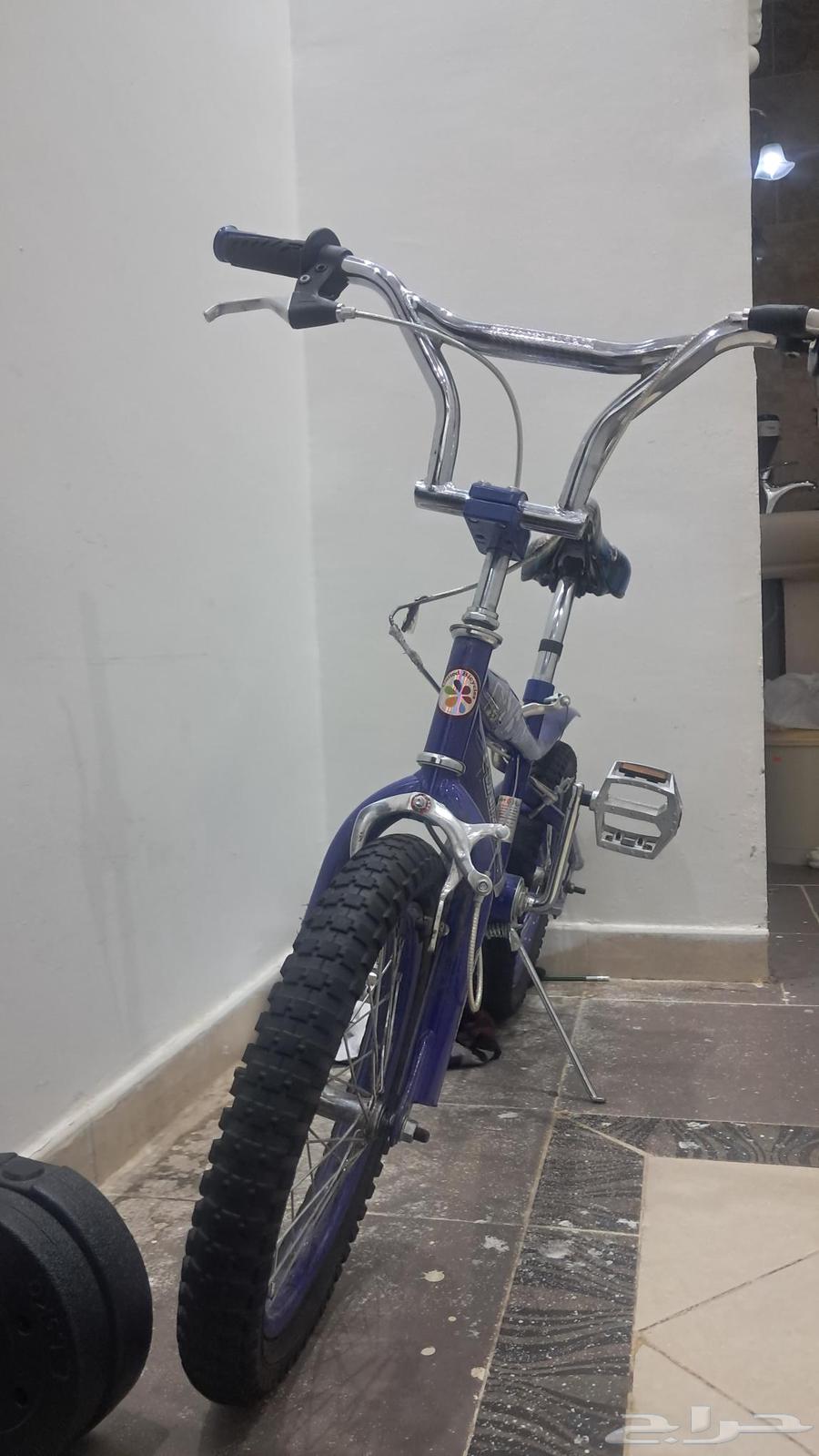 سيكل اللون ازرق مافيها مشكله بس غيرت الكفر الي ورا السعر 27064436373500289110