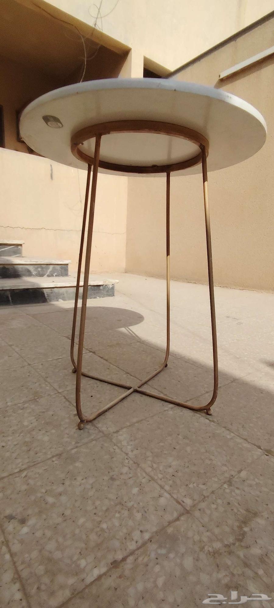 Four chairs with a used table64441144635011114