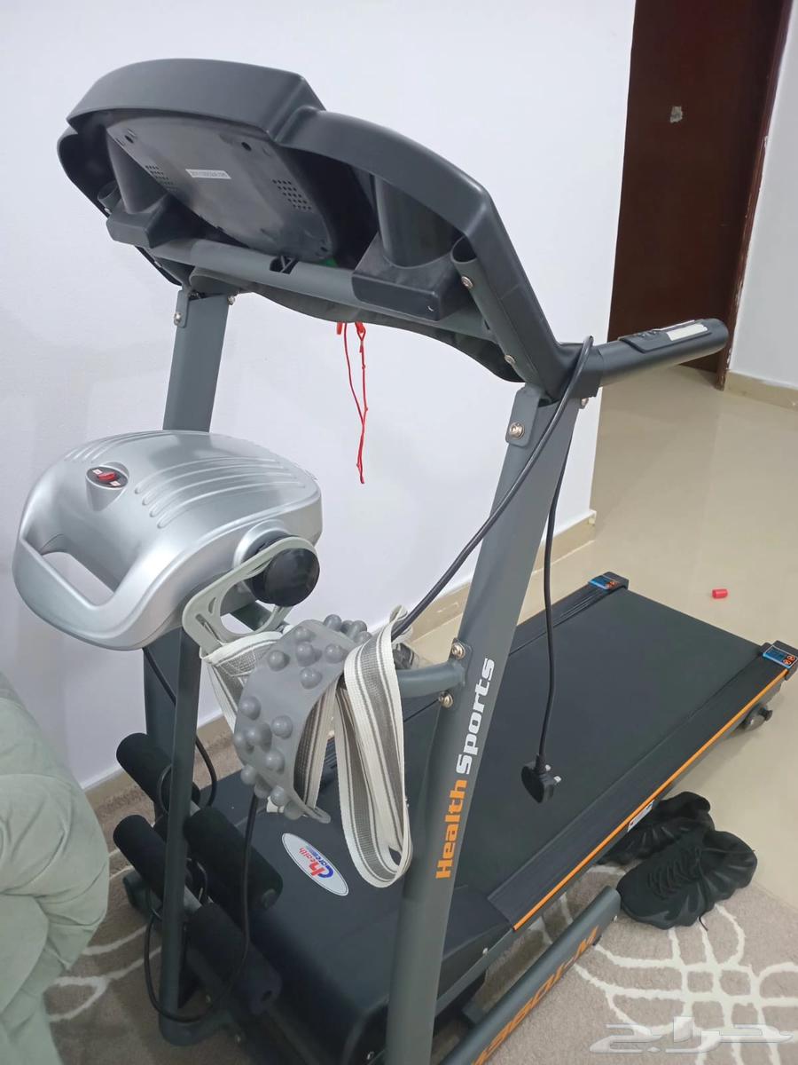 Treadmill and massage device64441705033859110