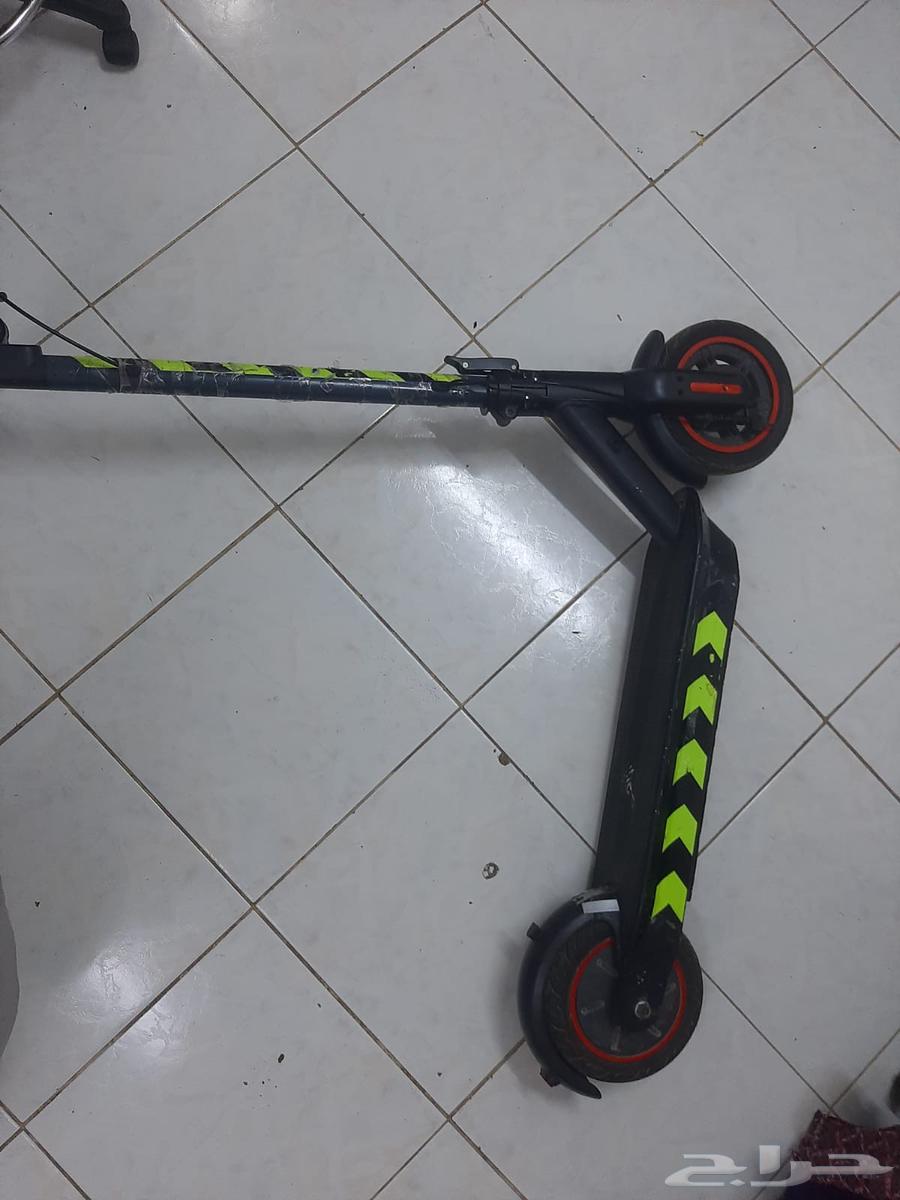 اسكوتر للبيع بحاله ممتازه يتحمل 120 كيلو  مع الشاحن سرعه64437382637569114
