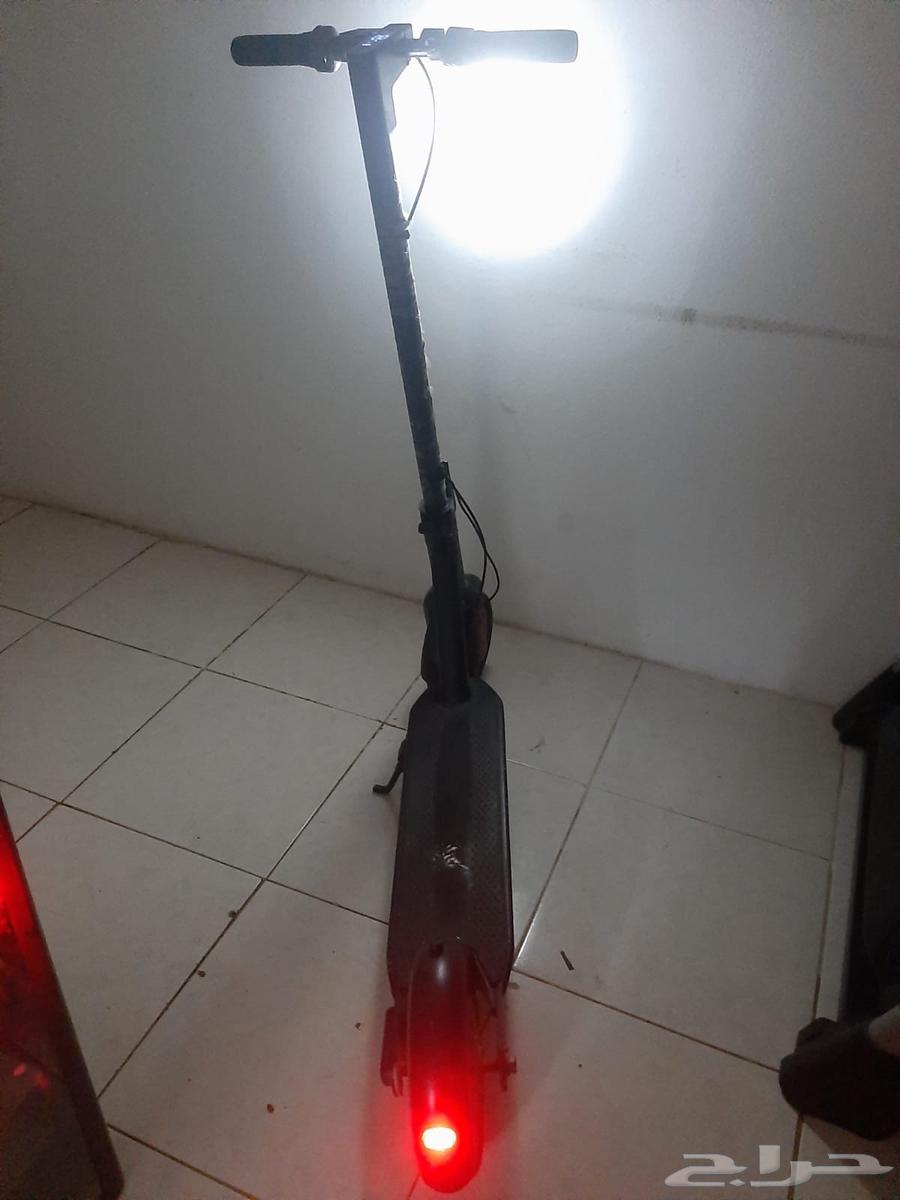 اسكوتر للبيع بحاله ممتازه يتحمل 120 كيلو  مع الشاحن سرعه64437382637569113