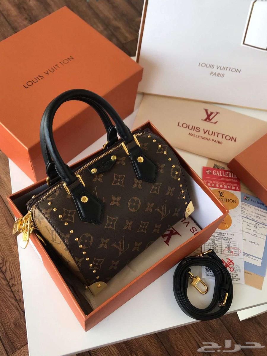 شنط مع كل ملحقاتها وشهاده الماركه64438498701697112