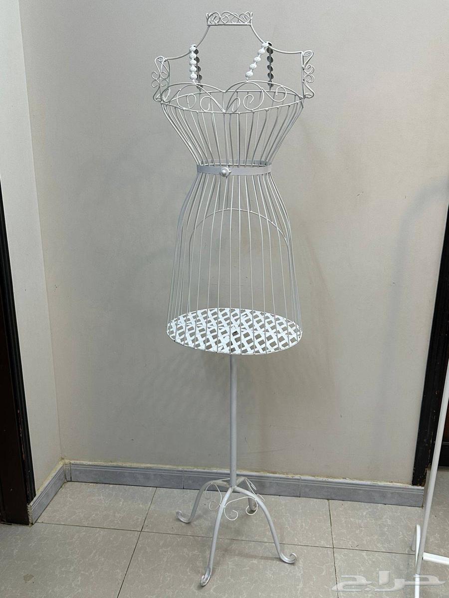 للبيع استاند ملابس ومانيكان ابيض64434197064194110